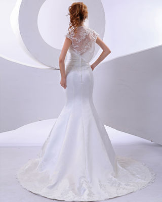 लघु आस्तीन के साथ सुरुचिपूर्ण मत्स्यांगना फीता फूल लगाम गर्दन शादी की पोशाक